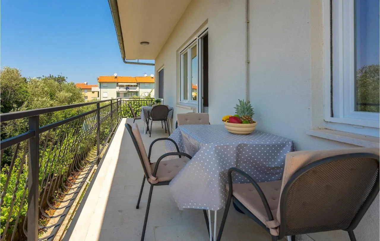 Gorgeous Apartment In Malinska With Wifi 0*,